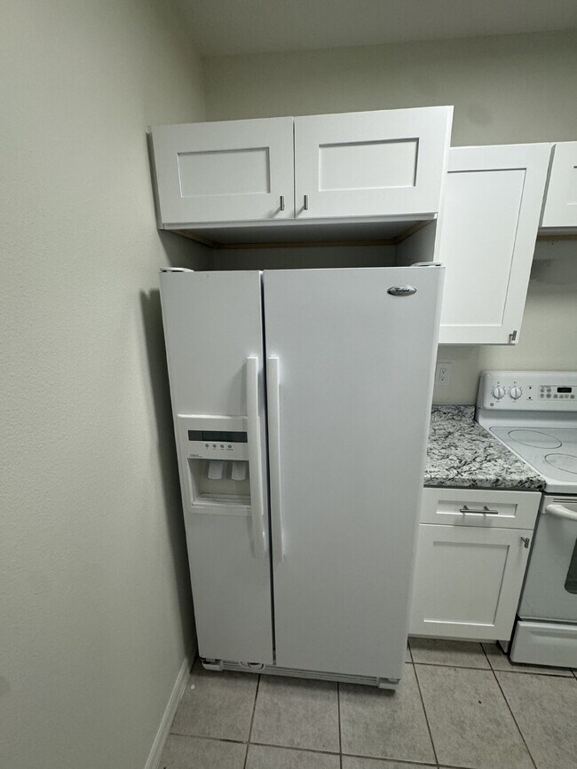 Building Photo - "Charming 3-Bed, 2-Bath Gem in Riverview –...