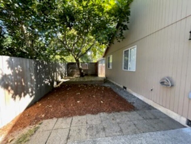 Building Photo - 17775 SW Corona Ln
