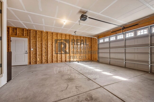 Building Photo - 21 Arrowsmith Dr