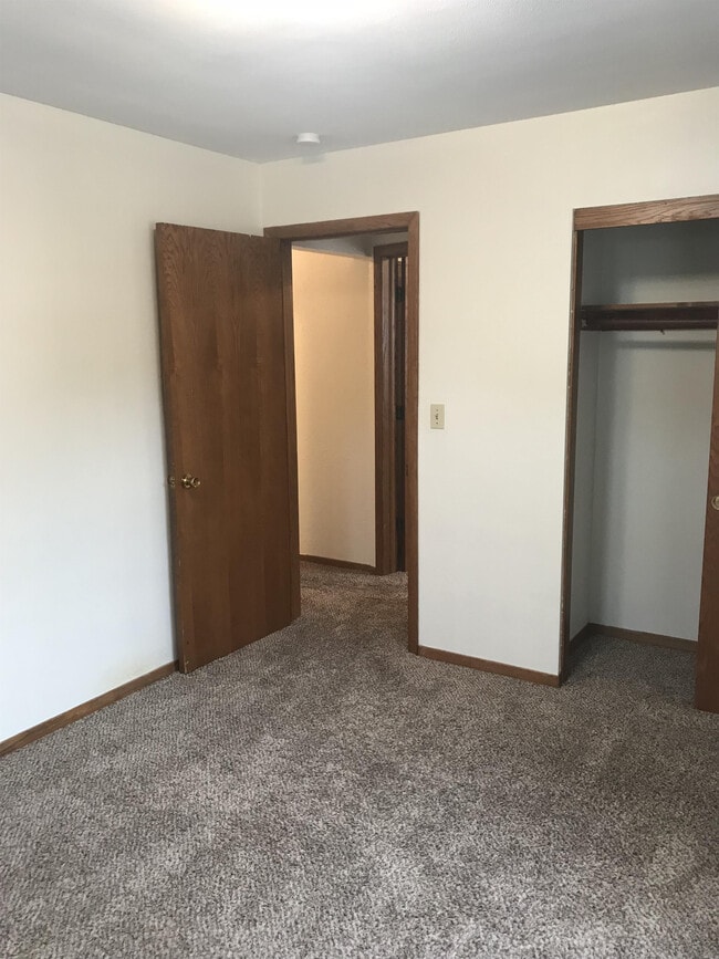 Building Photo - 380 Larpenteur Ave W