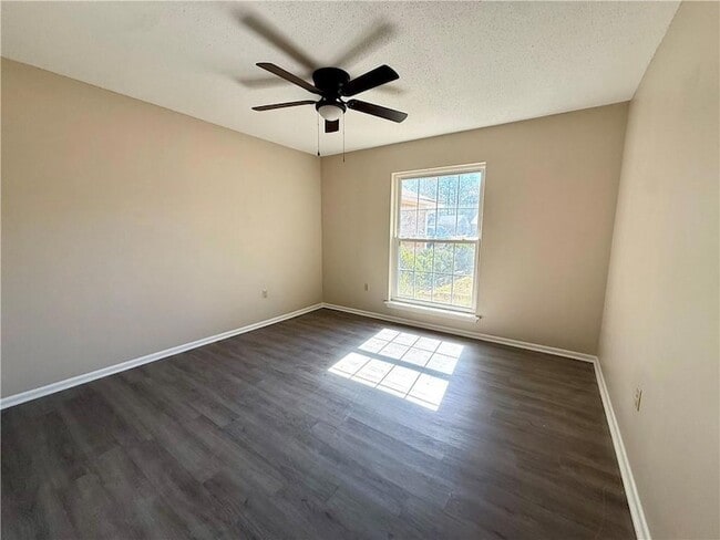 Building Photo - 450 Lenwood Dr