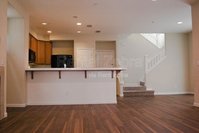 Building Photo - 103 Pelican St