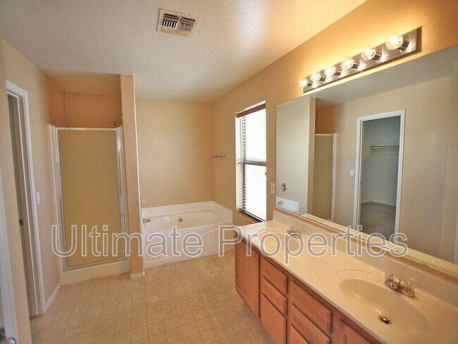 Building Photo - 2334 W Spencer Run