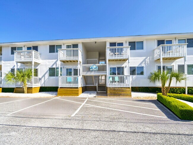 Primary Photo - 445 Gulf Shore Dr