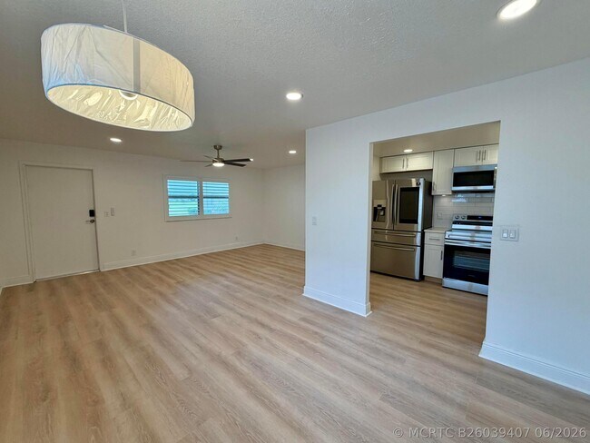 Building Photo - 207 Tuscany Ln