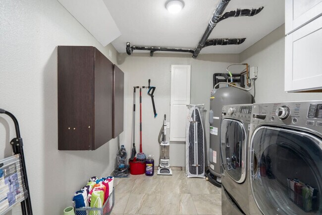 Building Photo - 3733 E Dahlia Dr