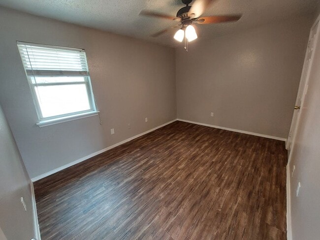 Building Photo - 301 N Louisiana St