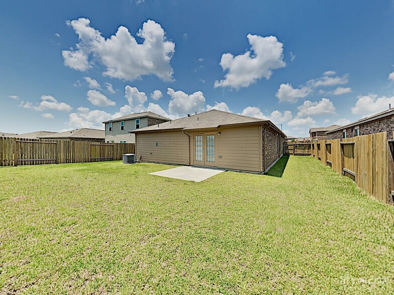 Building Photo - 2402 Regatta Ln