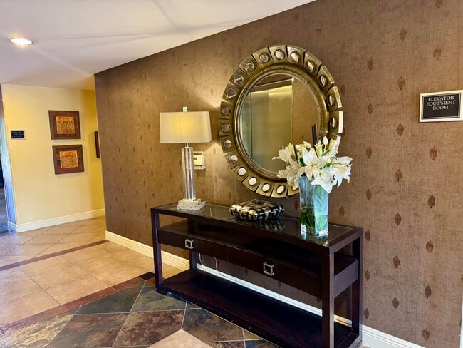 Building Photo - 4905 Midtown Ln