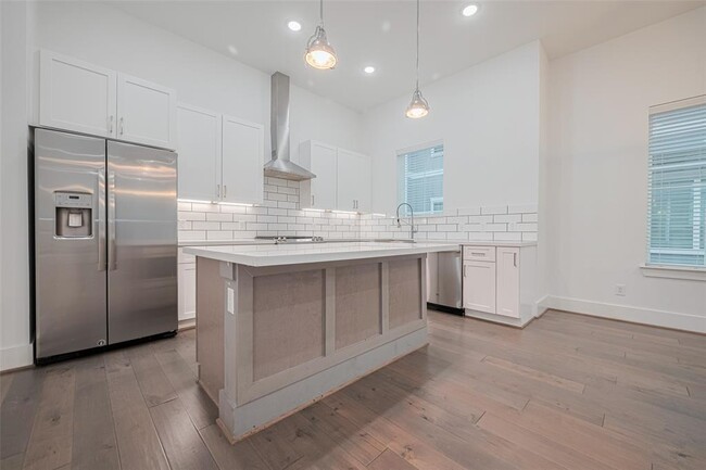 Building Photo - 1203 W 24th St
