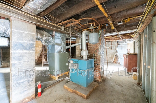 Building Photo - 120 Whiting St