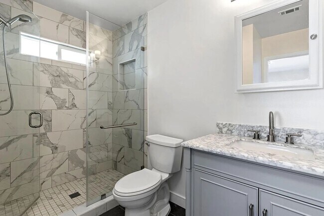 Building Photo - Charming 3BD/2BA Hermosa Beach Bungalow