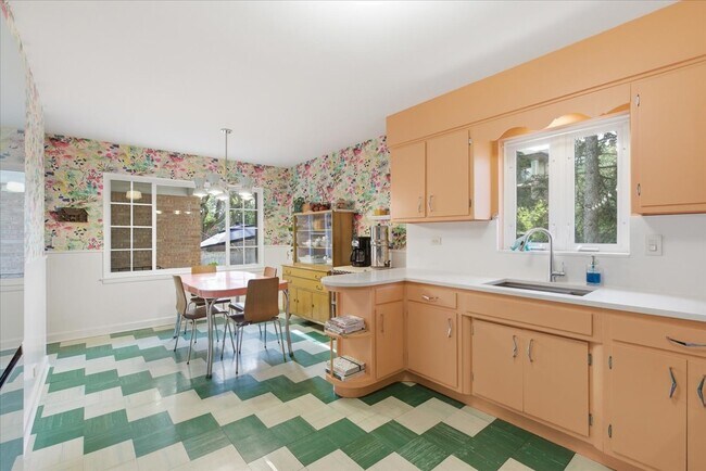 Building Photo - 9237 Lincolnwood Dr