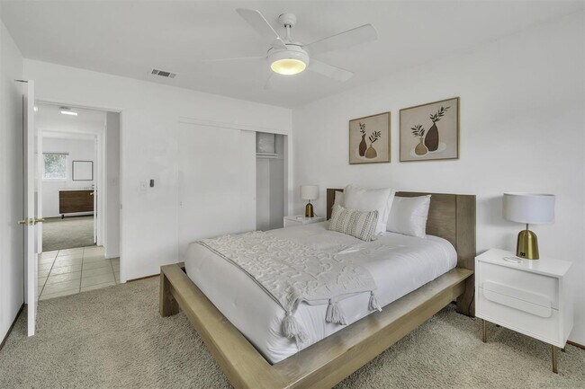 Building Photo - FULLY FURNISHED Mid-Century Modern 3 Bed R...