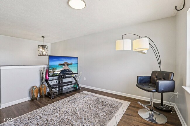 Building Photo - 6673 Laurelwood Dr