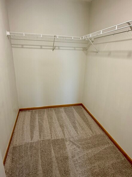 Building Photo - 4681 Grandover Dr