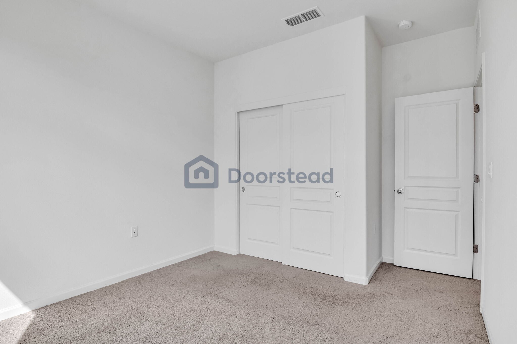 Building Photo - 25443 Parklane Dr