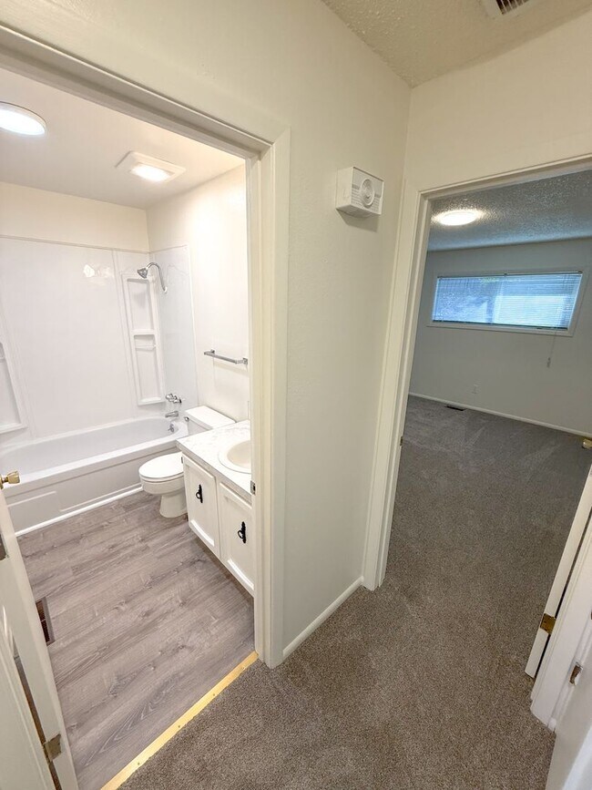 Building Photo - 1721-1723 Dawn