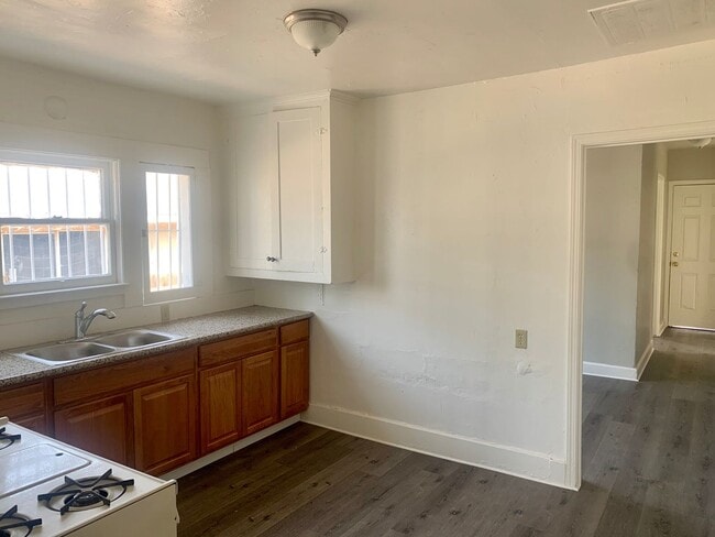 Building Photo - Remodeled 3/1