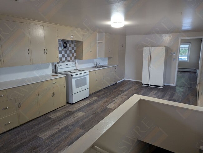 Building Photo - Available Now! Call our office to set up a...