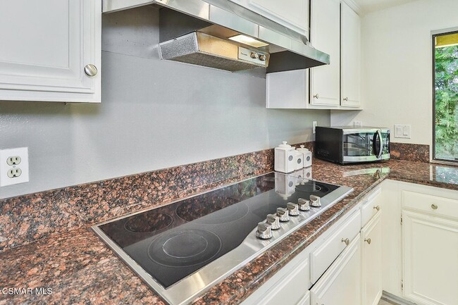 Building Photo - 4082 Avenida Verano