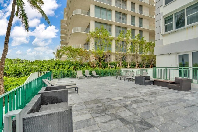 Building Photo - 9195 Collins Ave