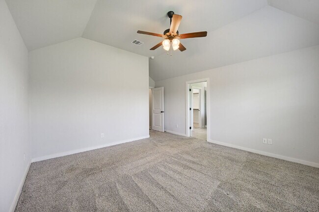 Building Photo - Immediate Move in 3 Bedroom, 2 Bathroom Home with 2 Car Garage