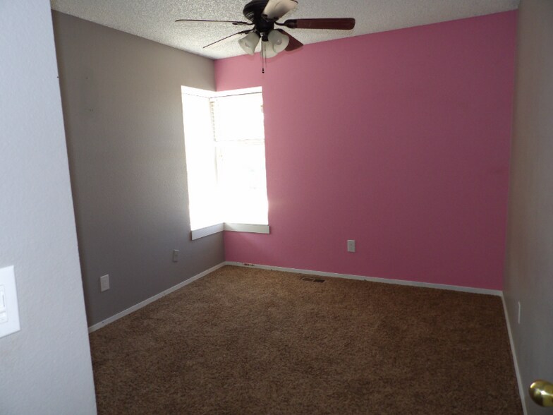 Building Photo - 1031 Rancher Dr