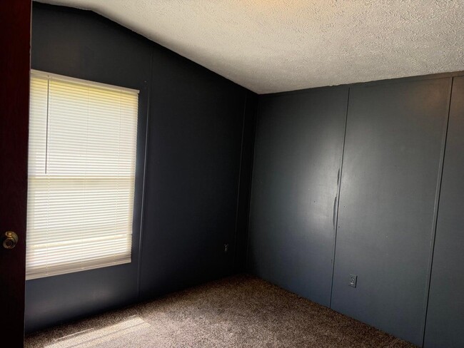 Building Photo - 207 Closade Rd