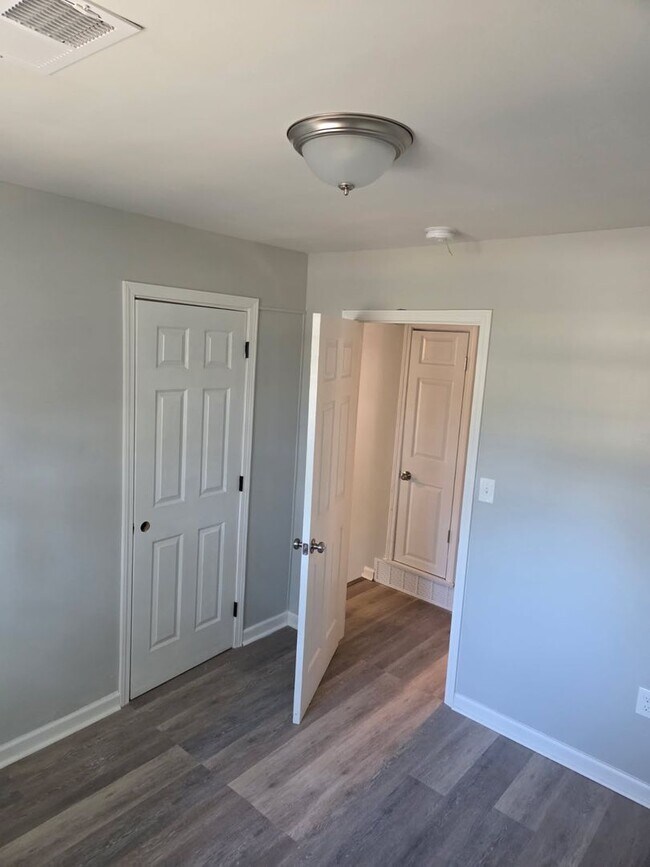 Building Photo - MOVE-IN SPECIAL 1/2 OFF 1ST MONTH"S RENT