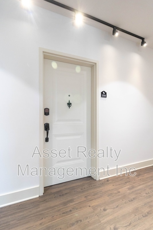 Building Photo - 1120 Franck St