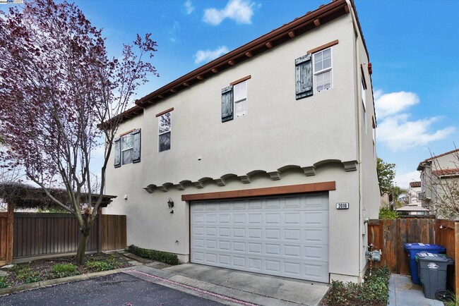 Building Photo - 2016 Maidenhair Way