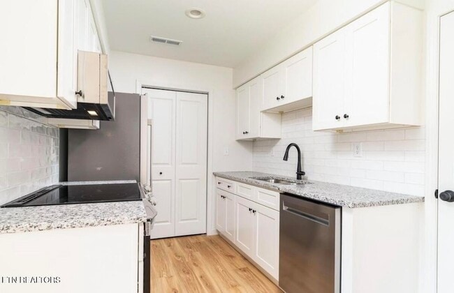 Building Photo - 1623 Francis Rd