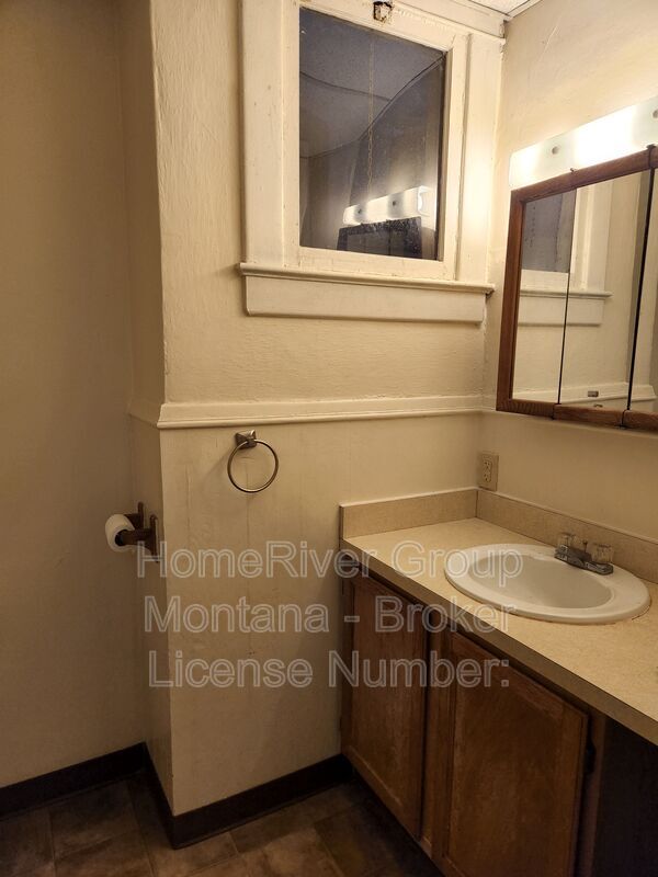 Building Photo - 532 S 3rd St W