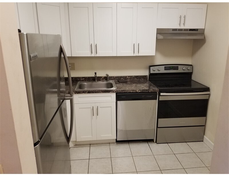 KITCHEN - 2900 NW 46th Ave