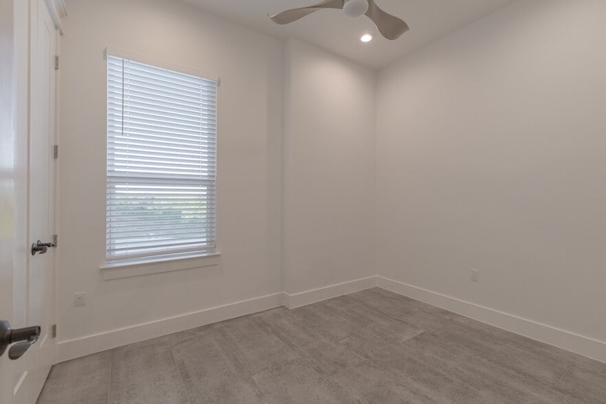 Building Photo - 21404 Lonesome Ct