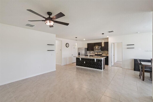 Building Photo - 544 Park Pl Blvd