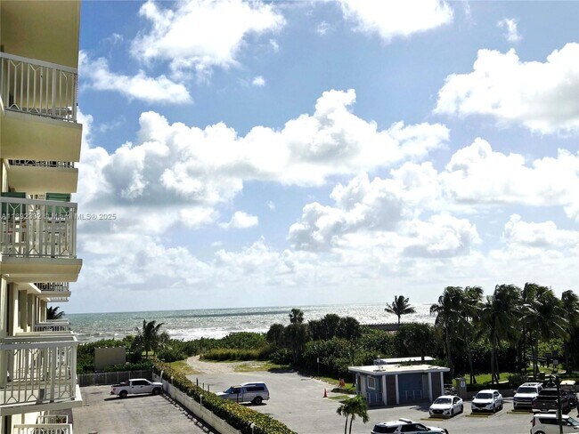 Building Photo - 125 S Ocean Ave
