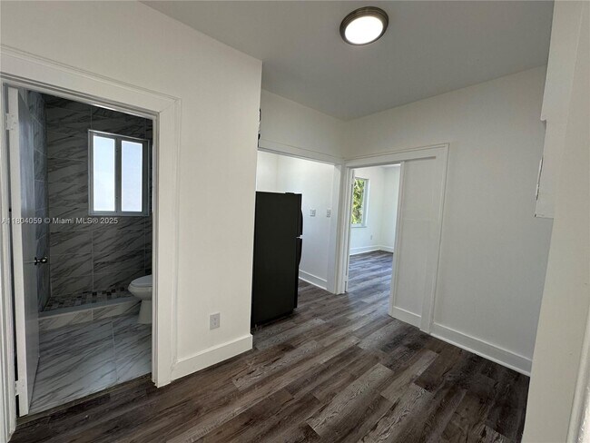Building Photo - 1630 SW 10th St