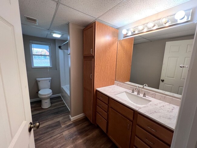 Building Photo - Spacious Split-Level Retreat Just Minutes ...