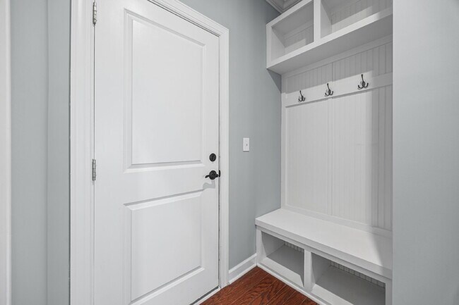 Building Photo - Classic finishes paired with an open, versatile layout!