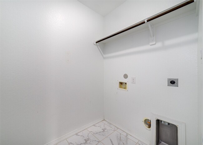 Building Photo - 18235 Winding Willow Oak Way