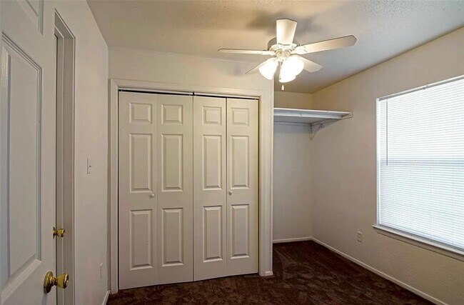 Building Photo - 1512 Broadmoor Dr