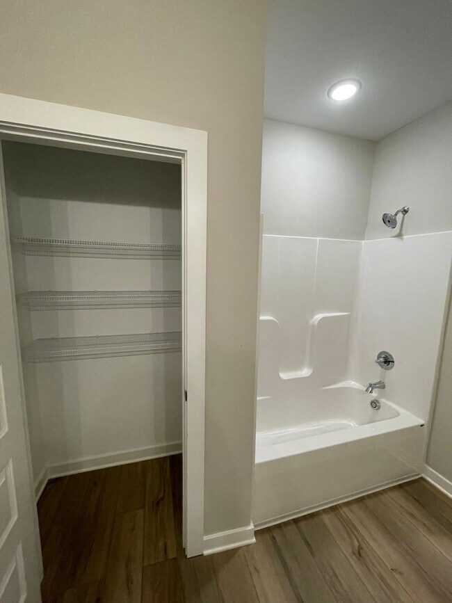 Building Photo - Home for Rent in Meridianville, AL!!! Avai...