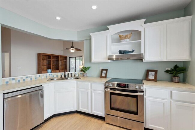 Building Photo - Live the Island Life – Just 1,000 Feet fro...