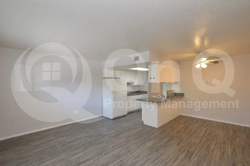 Building Photo - 3004 E Waltann Ln