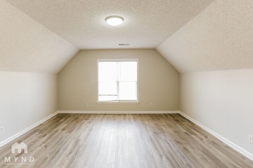 Building Photo - 4429 Richmond Oaks Dr