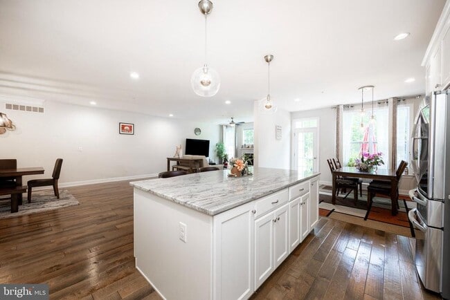 Building Photo - 126 Iron Hill Way