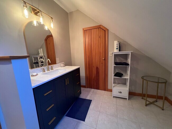 Building Photo - 34 Mirror Lake Dr