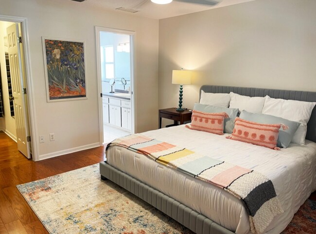 Building Photo - 1012 Laurel Ave